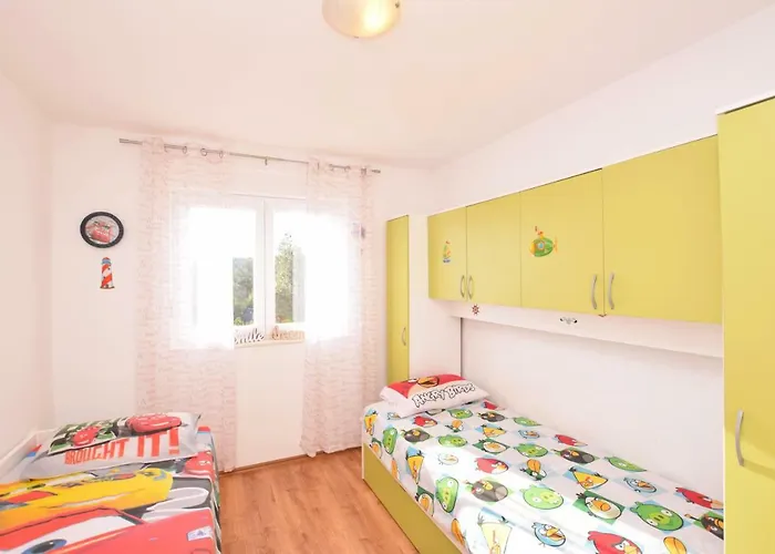 Marieta * Brodarica (Sibenik-Knin)